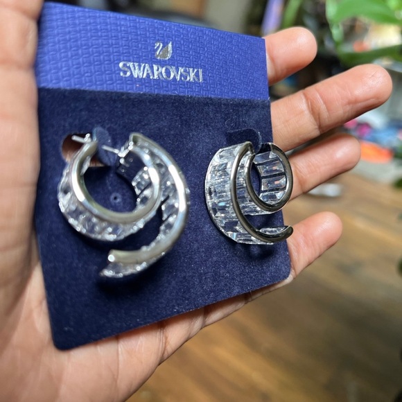 Double helix pierced matrix earrings from swarovski - like new - Picture 6 of 12